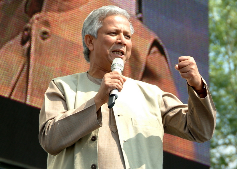 Muhammad Yunus speaking at the "Deine Stimme Gegen Armut" (Your Voice Against Poverty) concert in Rostock, Germany on June 7th, 2007.