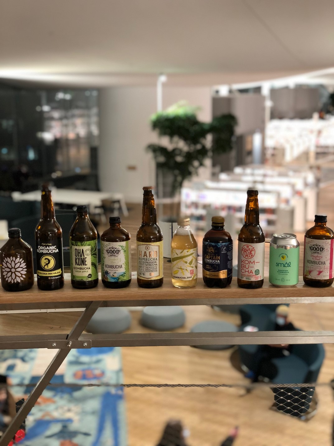 フィンランドで発見したKOMBUCHAの数々。右から5個目は、当社ブランドのKOMBUCHA_SHIP